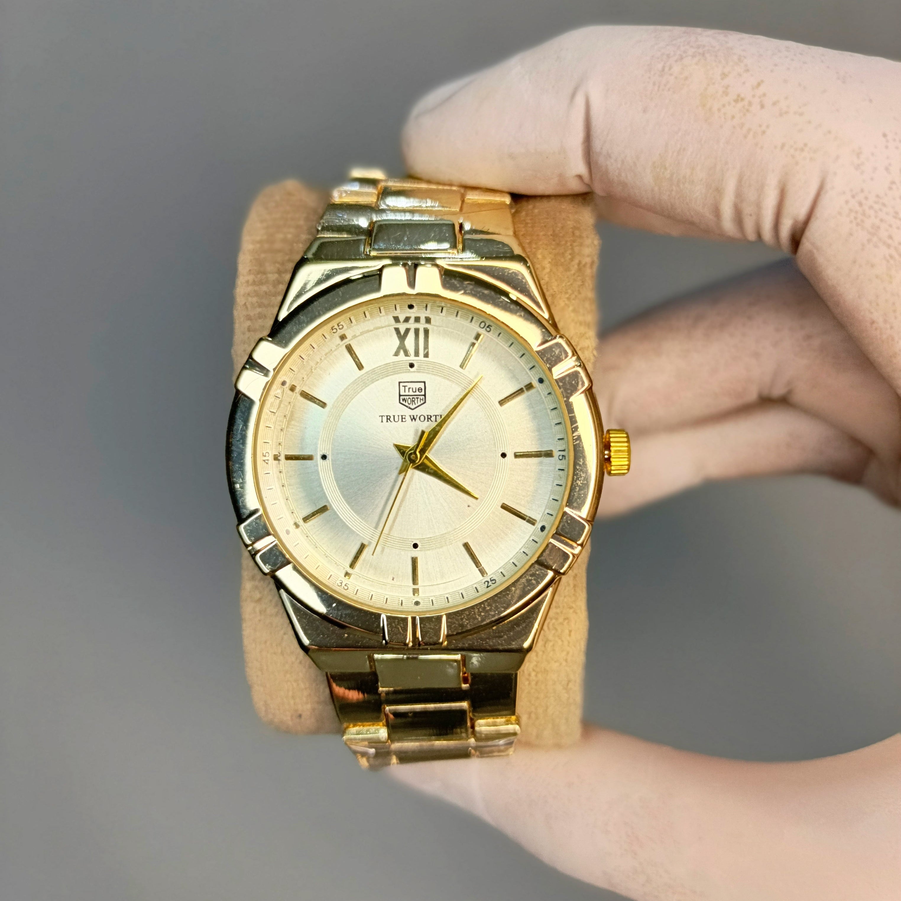 True Worth - Luxury Quartz (Golden)