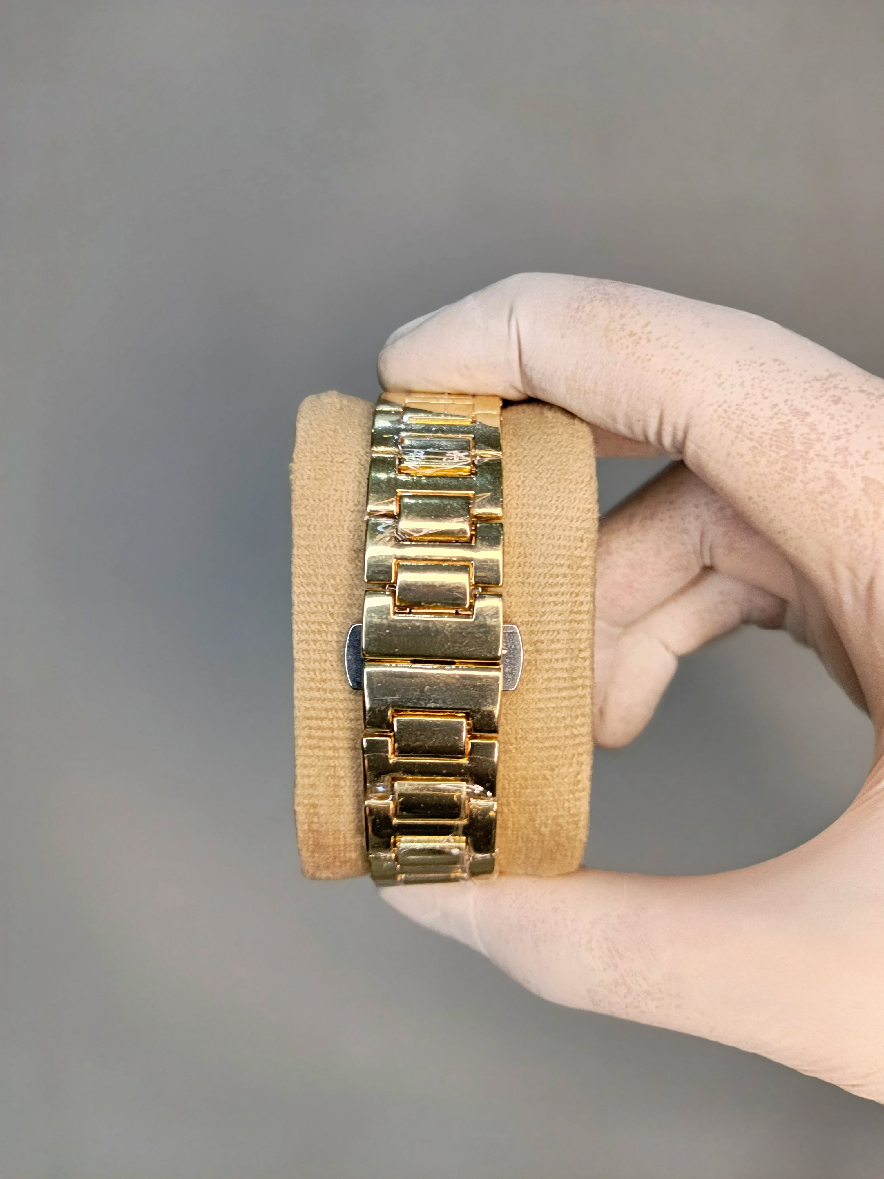 True Worth - Luxury Quartz (Golden)