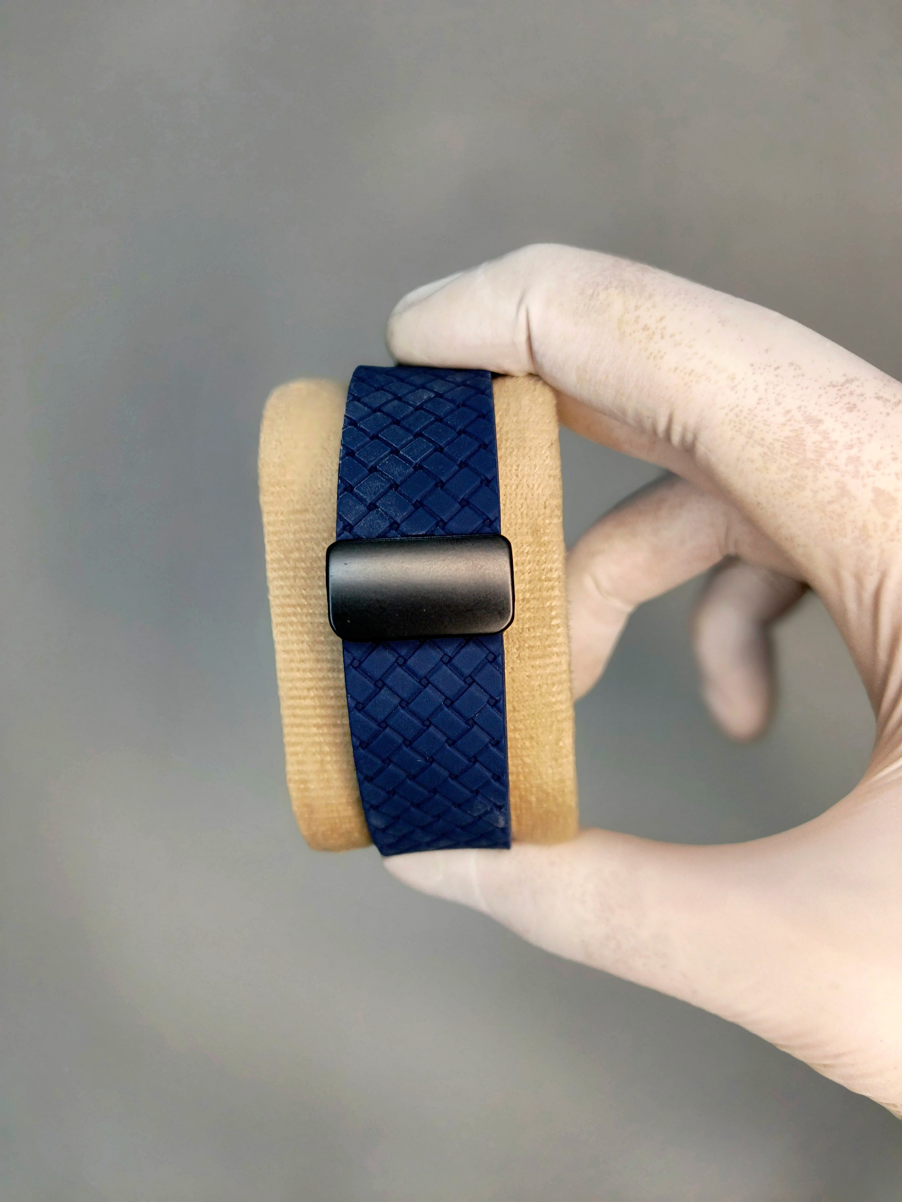 HERYI - Silicone Strap with Magnetic Lock (Blue)